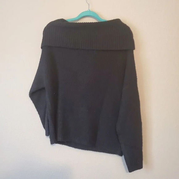 NWT GUESS Gerri Ribbed Off Shoulder Sweater in Jet Black - Picture 4 of 6